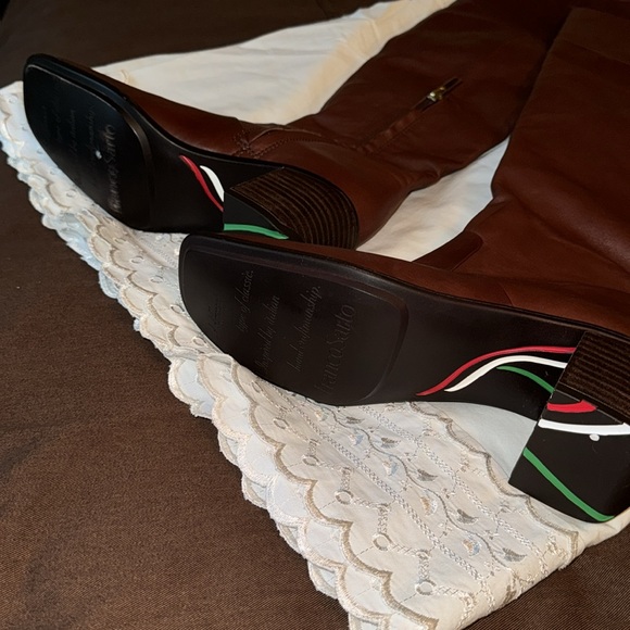 Over the knees hazelnut rounded square toe boots with low heel. - Picture 5 of 8